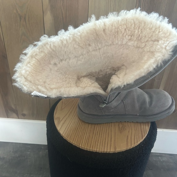 Ugg Maddi Charcoal Grey Kids size 6 Adult W size 7 - Picture 4 of 6